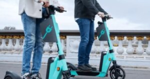elektrikli scooter kurallari nedir kimler kullanabilir 2025 elektrikli scooter icin ehliyet hiz guvenlik kurallari 6n6RSRmY.jpg